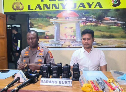 Polres Lanny Jaya menyita 8 HT dalam operasi cipta kondisi gabungan pada Jumat 3 Maret 2023 (Foto: Humas Polri)